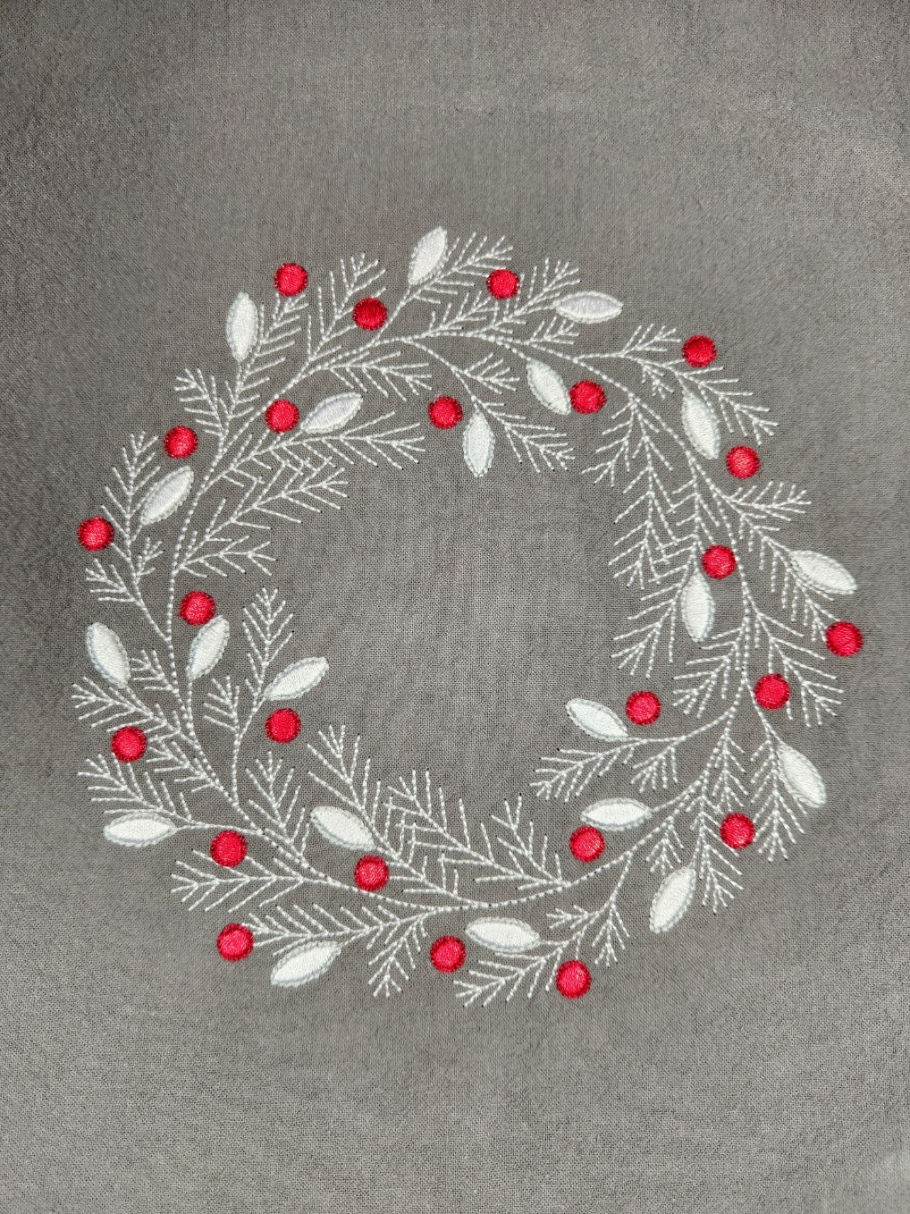 Christmas Wreath Dish Towel, Christmas Decor, Embroidered Dish Towel, Kitchen Tea Towel, Wreath Tea towel, Winter Decor