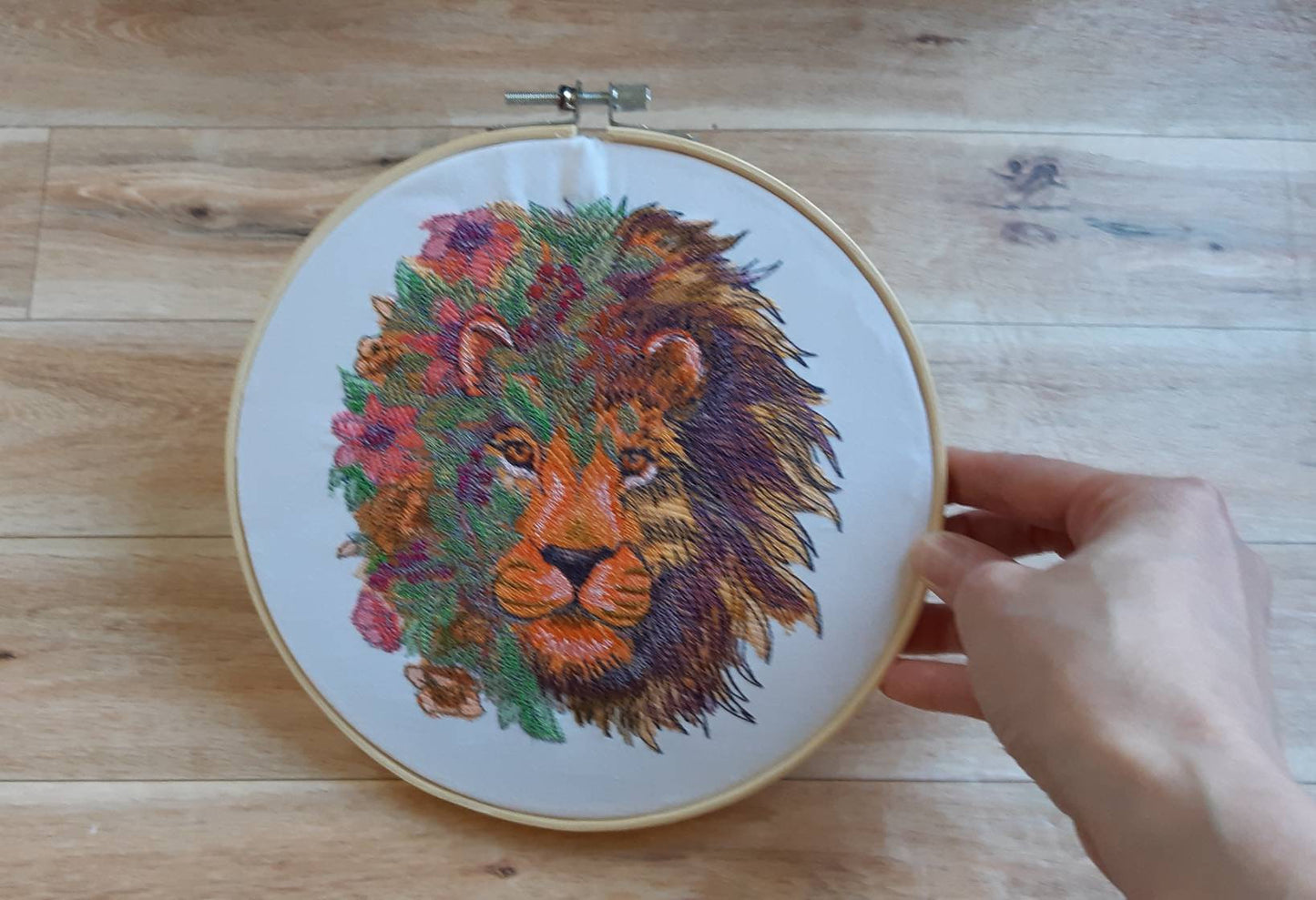 Embroidered Lion hoop art, 8 inch hoop