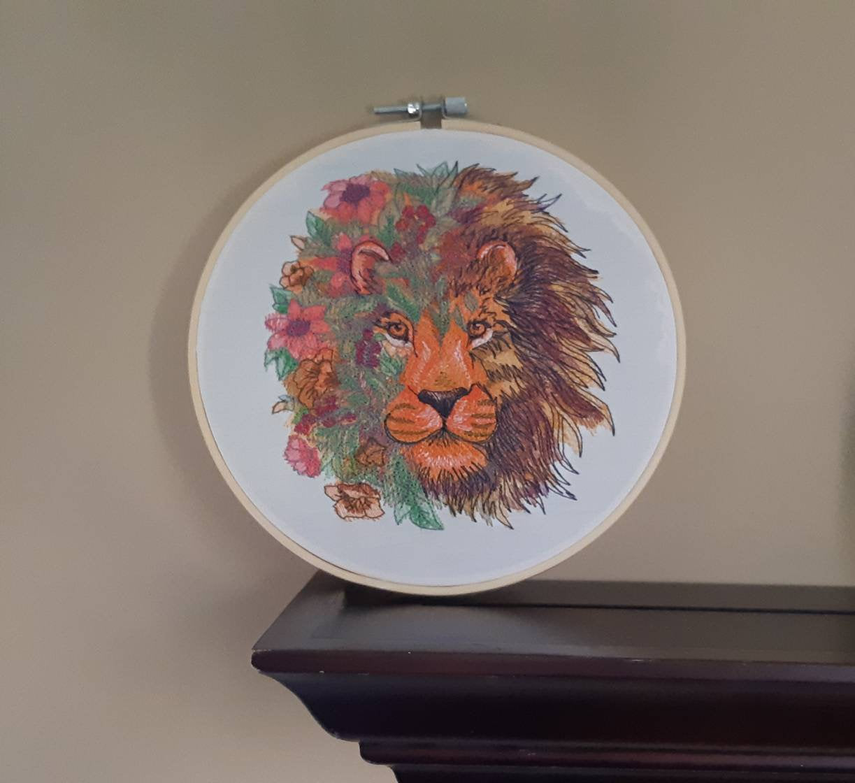 Embroidered Lion hoop art, 8 inch hoop